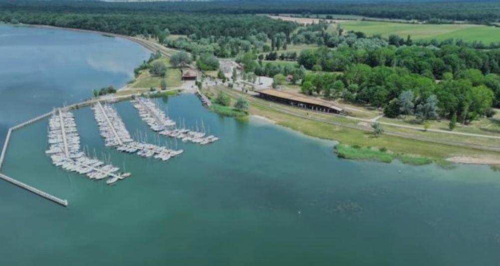 Вилла Aux P'Tits Cabris Lahayville Экстерьер фото